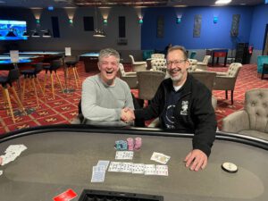 Platz 2 Dennis und Platz 1 Ralph beim Shake-Hands nach dem Turnier